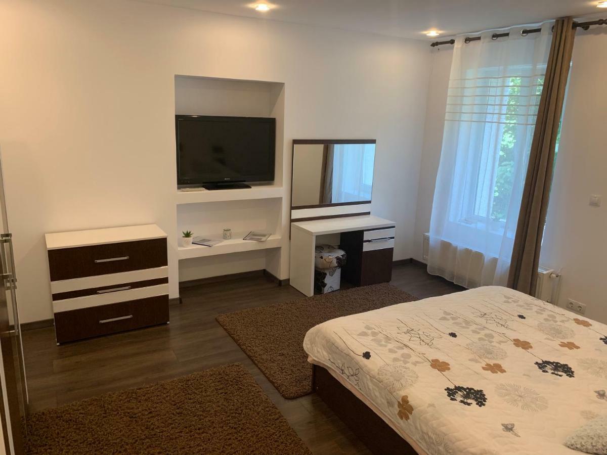 Luxury Accommodation Republicii บราชอฟ ภายนอก รูปภาพ
